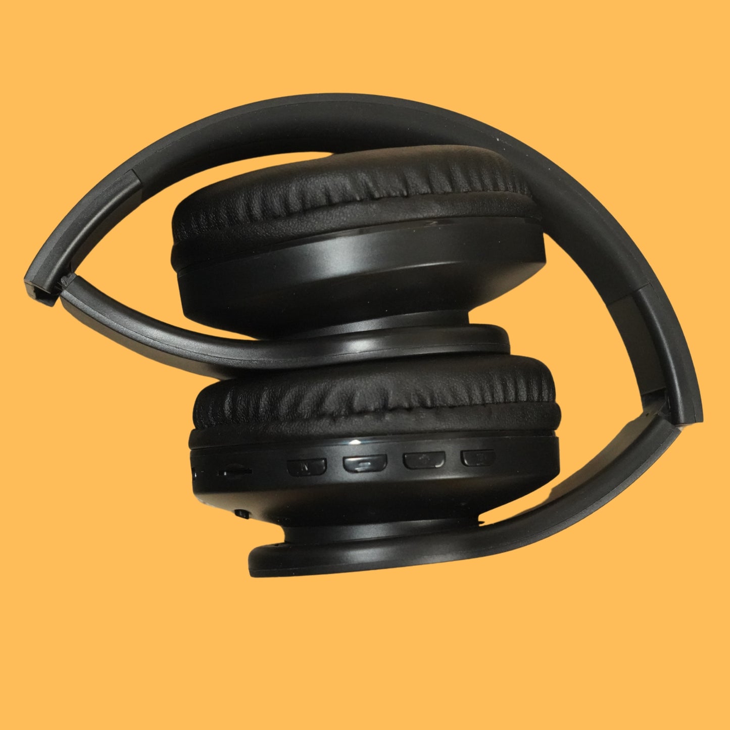Headphones with Built-In Sounds by Noise Ambient DaleSnale