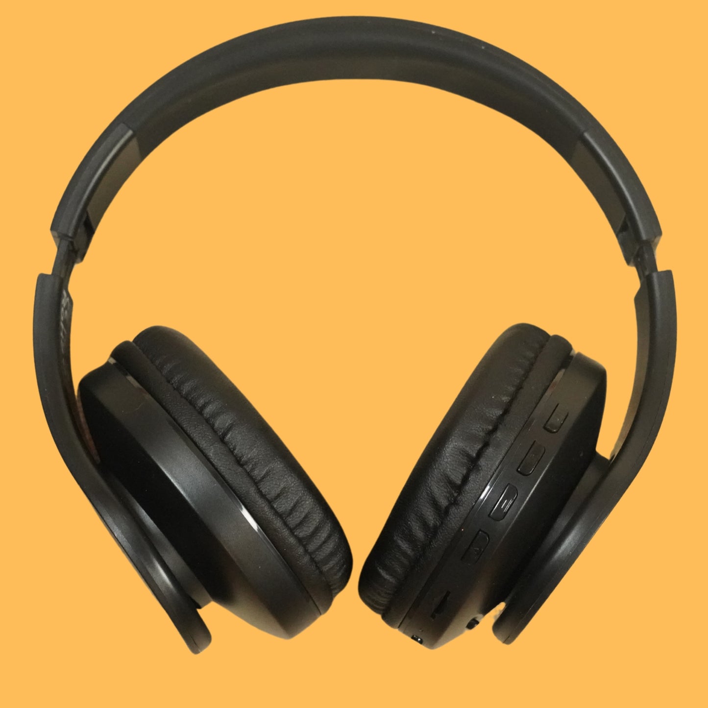 Headphones with Built-In Sounds by Noise Ambient DaleSnale